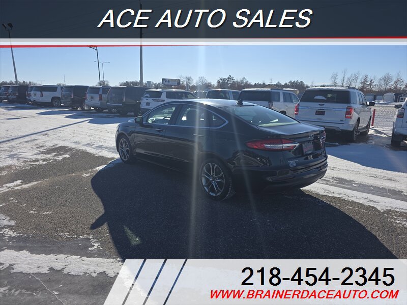 Used 2019 Ford Fusion SEL FWD image 4