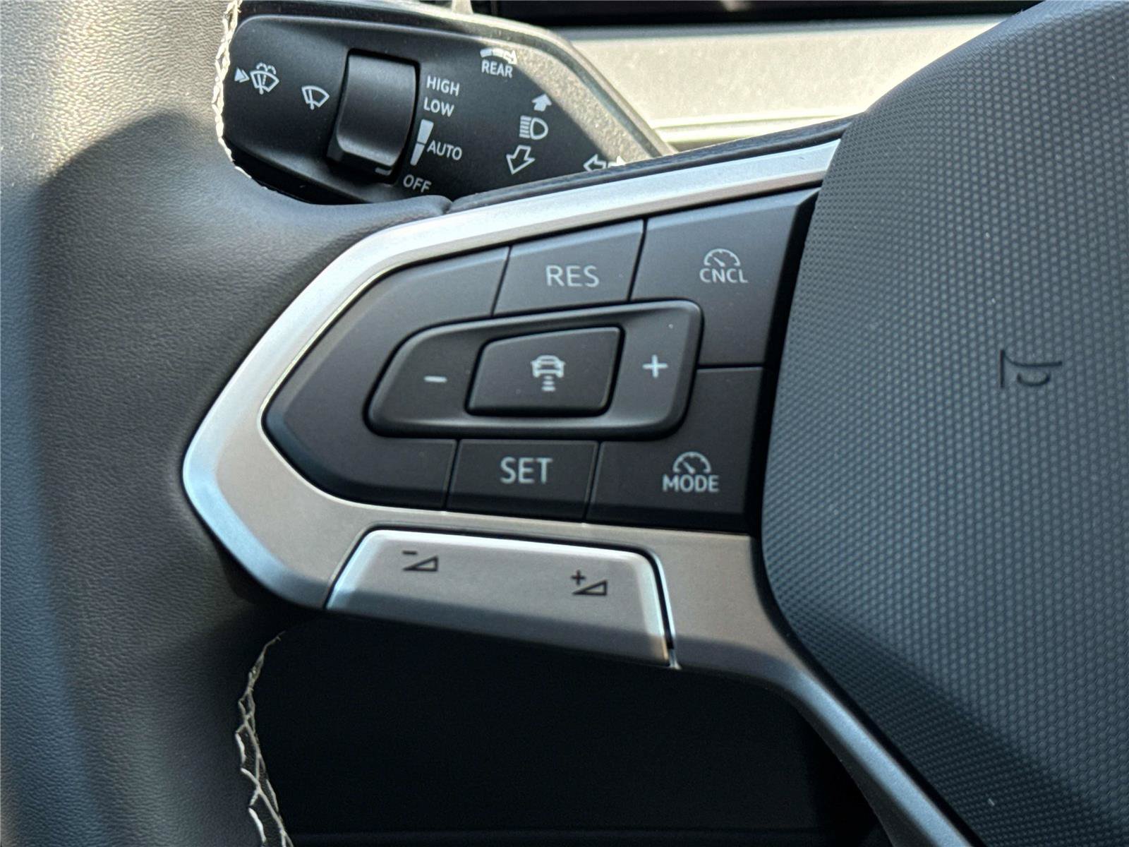 New 2026 Volkswagen Tiguan SE FWD image 15