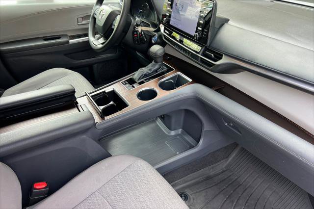 Certified 2022 Toyota Sienna LE image 18