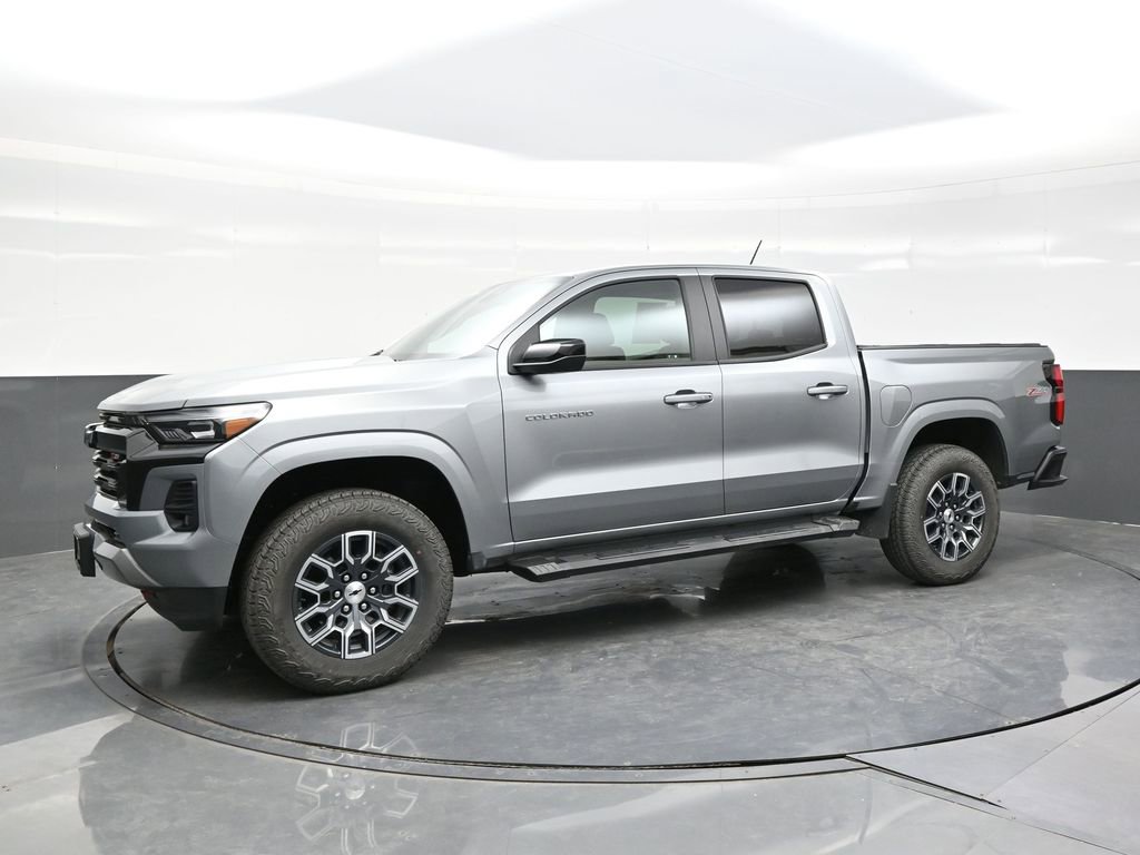 Used 2024 Chevrolet Colorado Z71 w/ Z71 Convenience Package 2 image 3