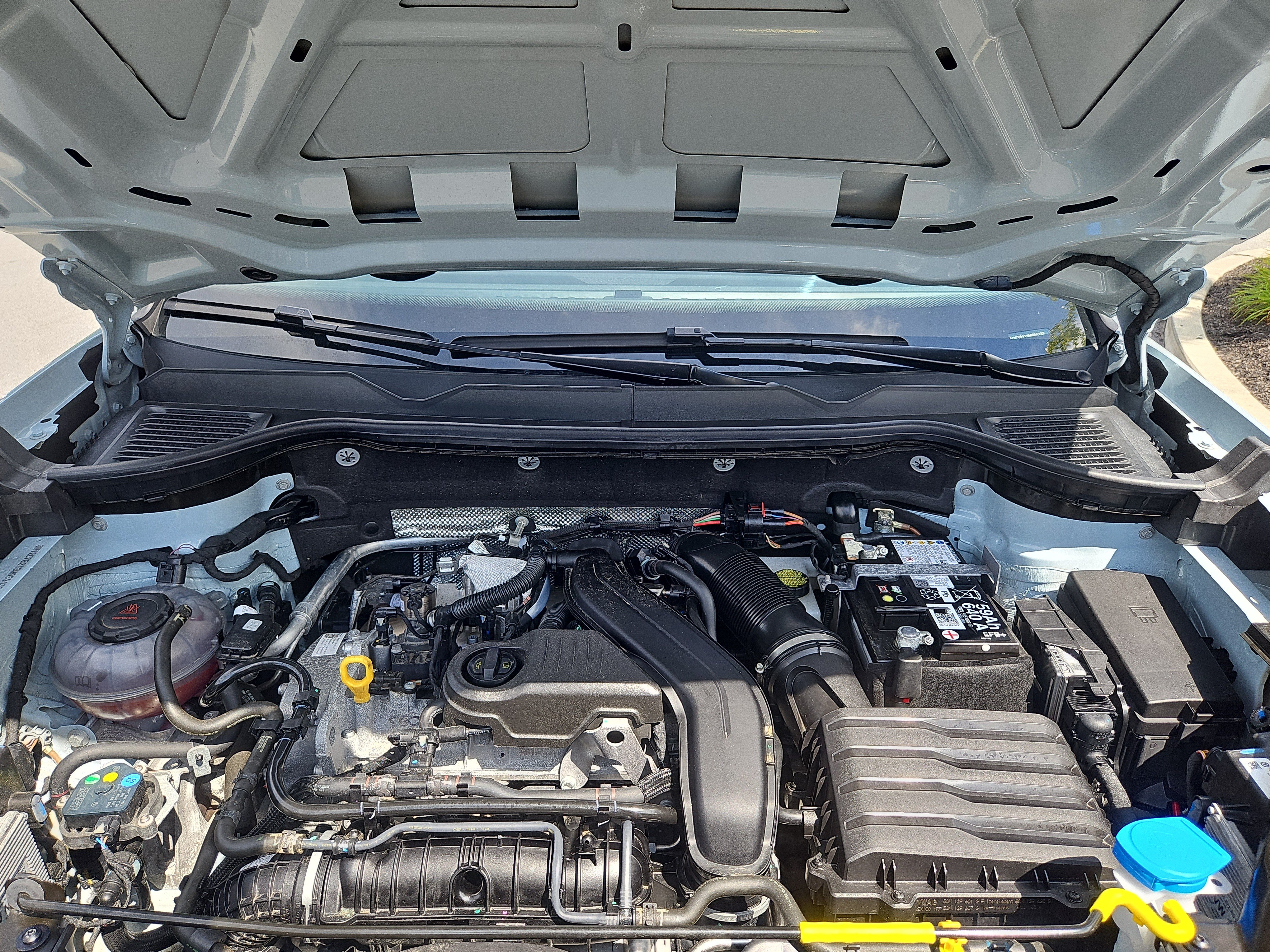 Certified 2025 Volkswagen Taos SE AWD/4WD image 34