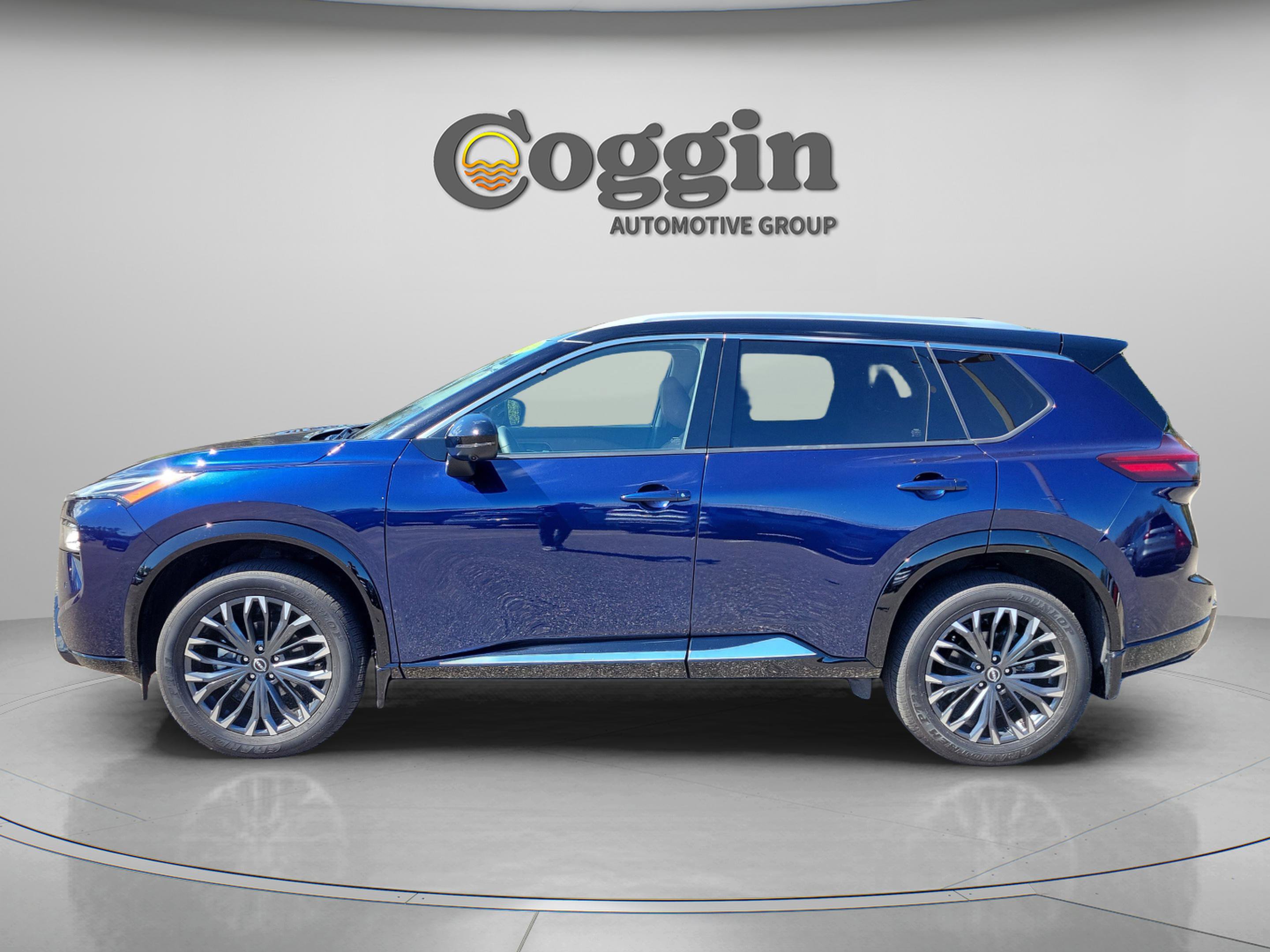 Used 2024 Nissan Rogue Platinum w/ Platinum Premium Package image 2