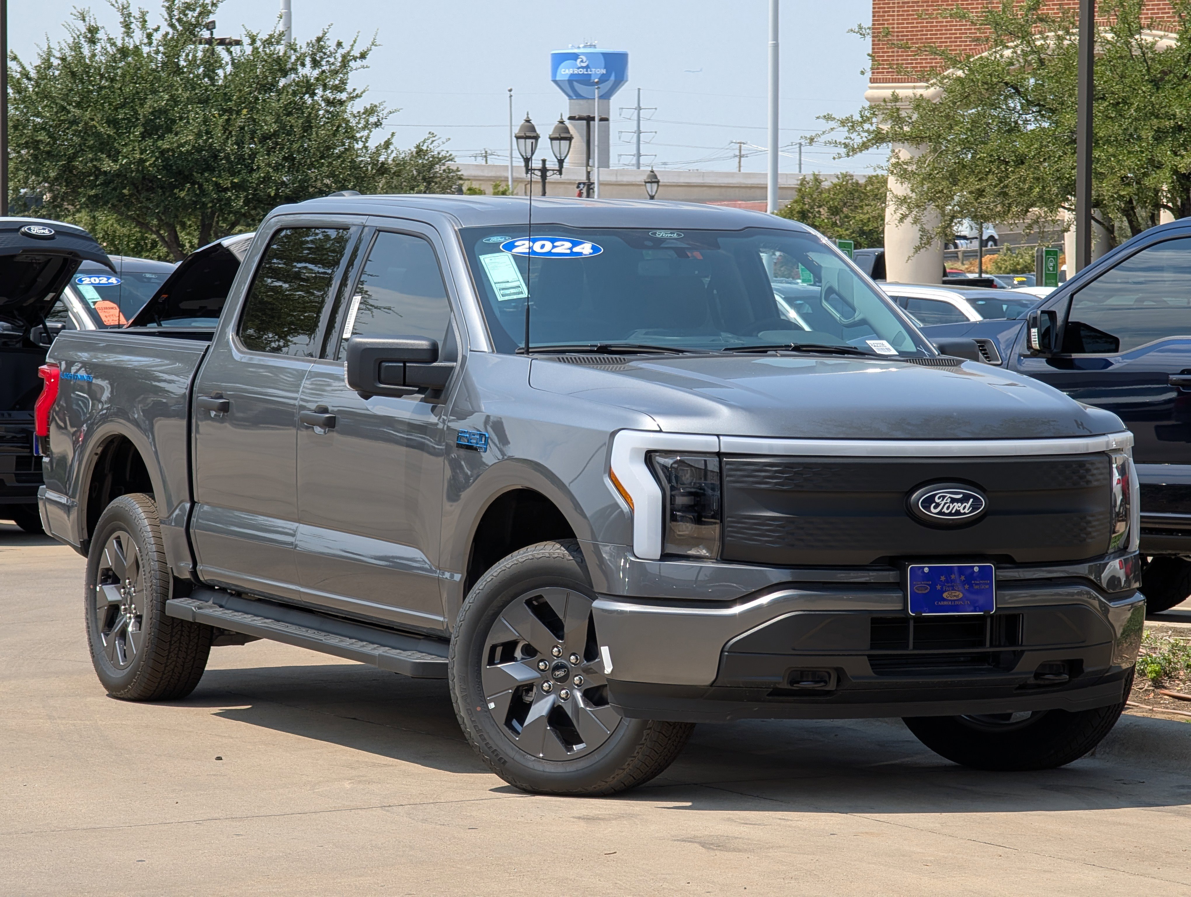 New 2024 Ford F150 Lightning XLT w/ Max Trailer Tow Package