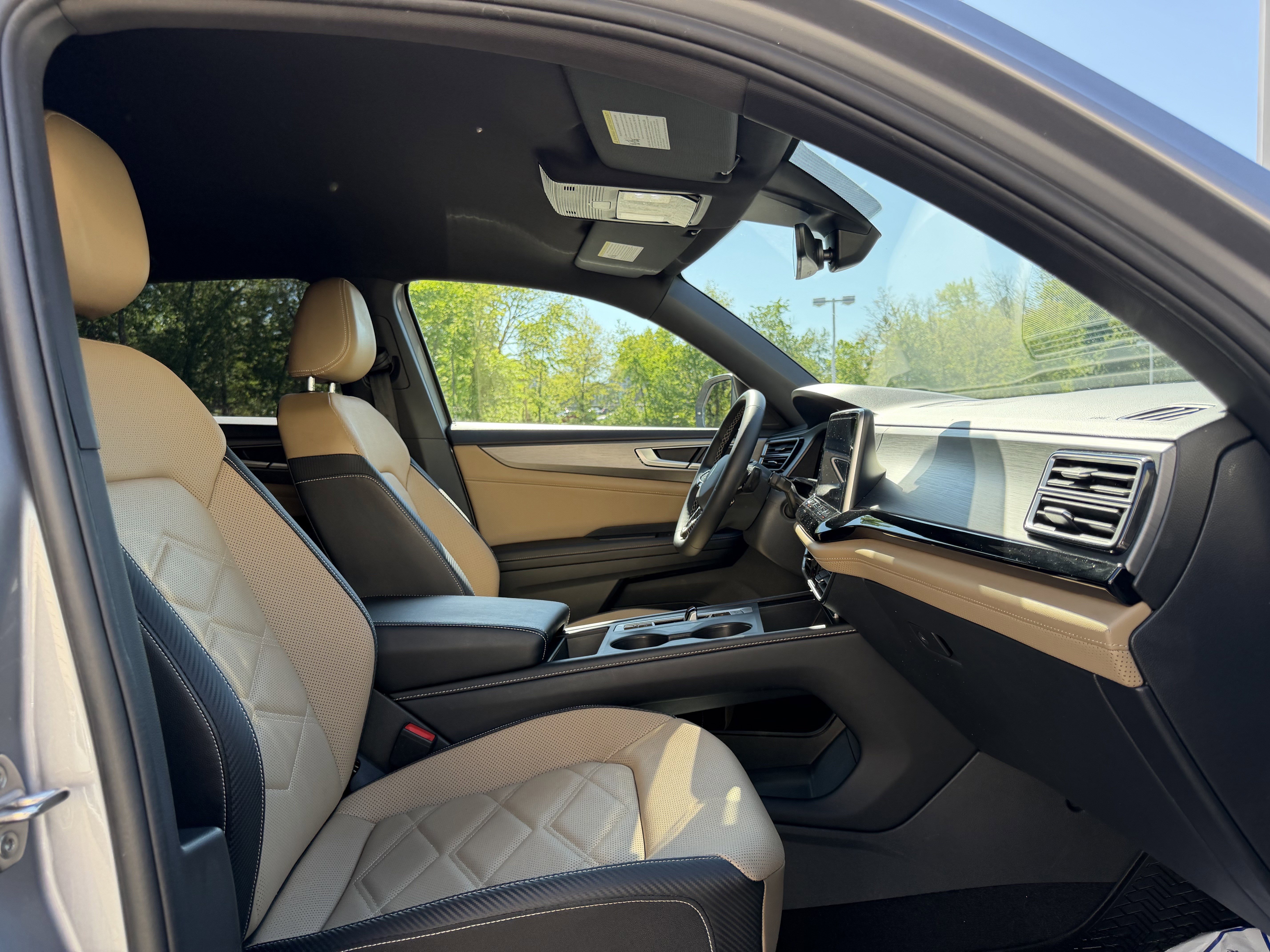 Used 2024 Volkswagen Atlas Cross Sport SE AWD/4WD image 15