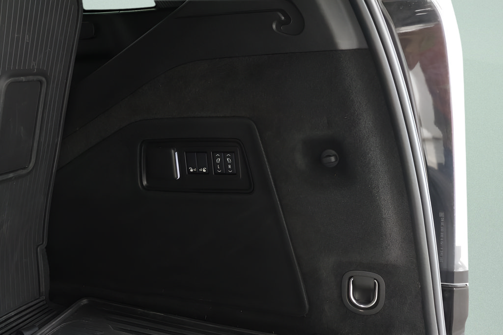 Used 2025 Cadillac Escalade V AWD/4WD image 26