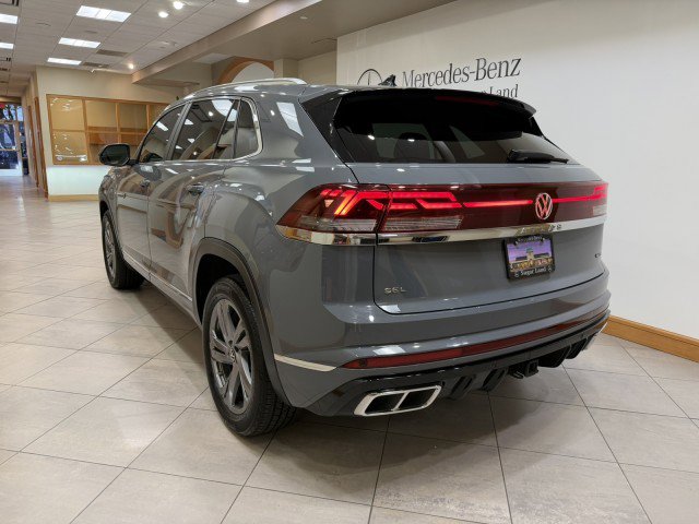 Used 2024 Volkswagen Atlas Cross Sport SEL R-Line image 3