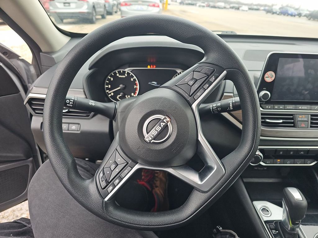 Used 2024 Nissan Altima 2.5 SV image 17