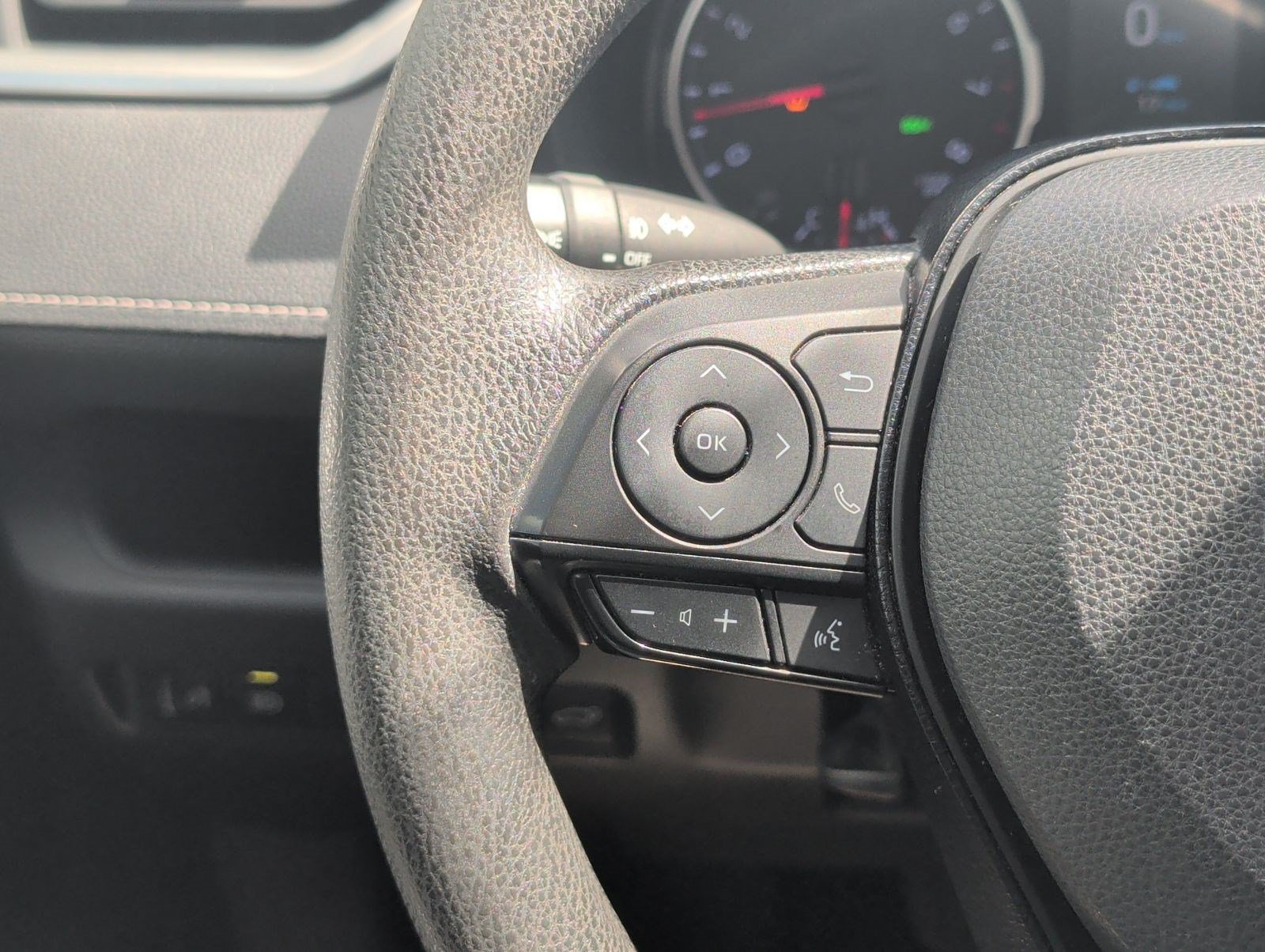 Used 2021 Toyota RAV4 XLE w/ Convenience Package FWD image 14