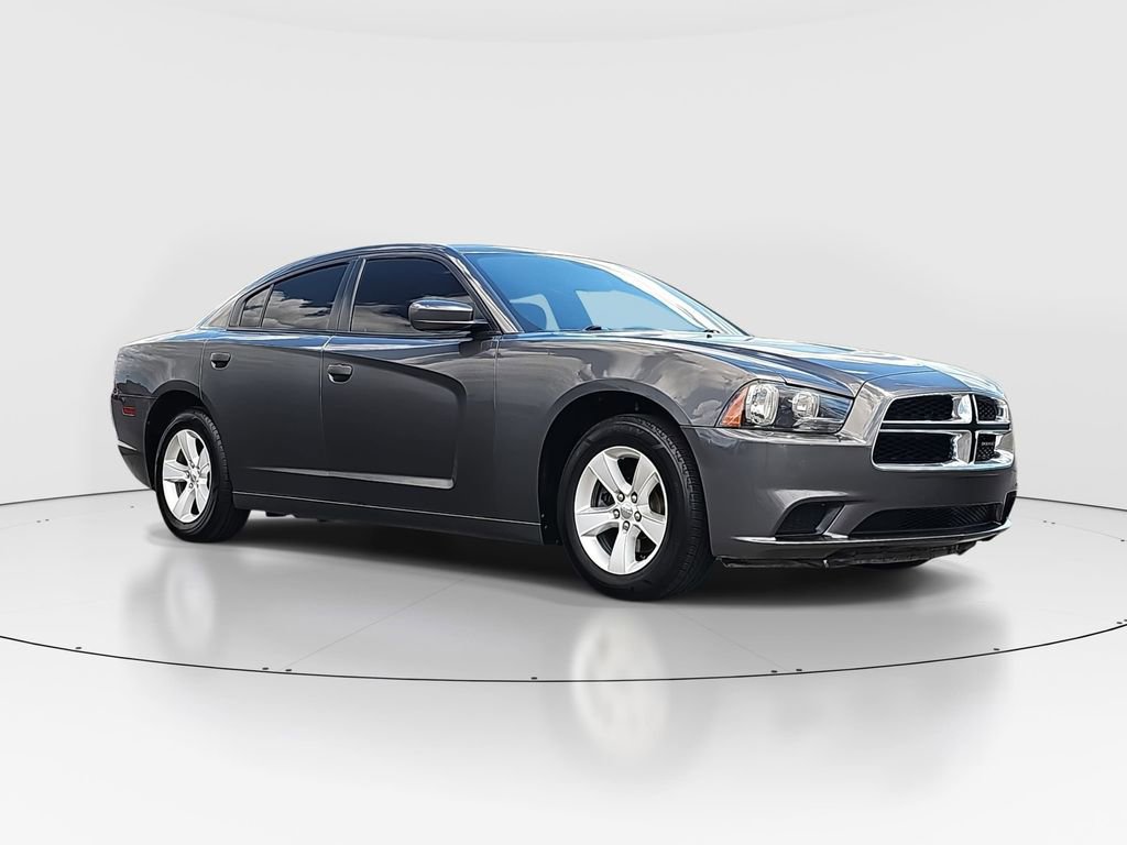 Used 2014 Dodge Charger SE RWD image 3