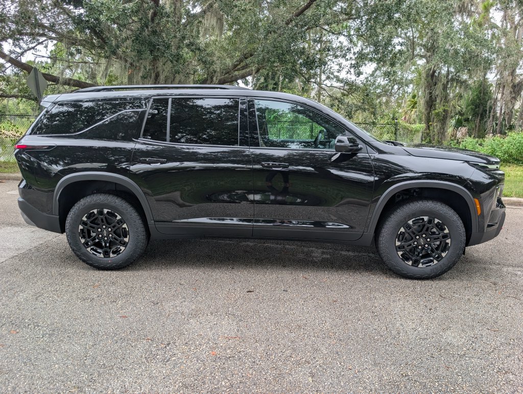 New 2027 Chevrolet Traverse Z71 w/ Enhanced Driving Package AWD/4WD image 10