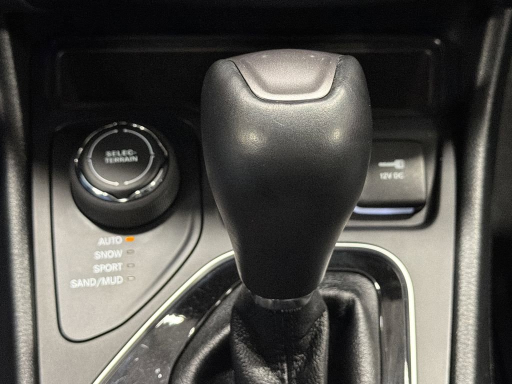 Used 2022 Jeep Cherokee Limited w/ Elite Package image 10