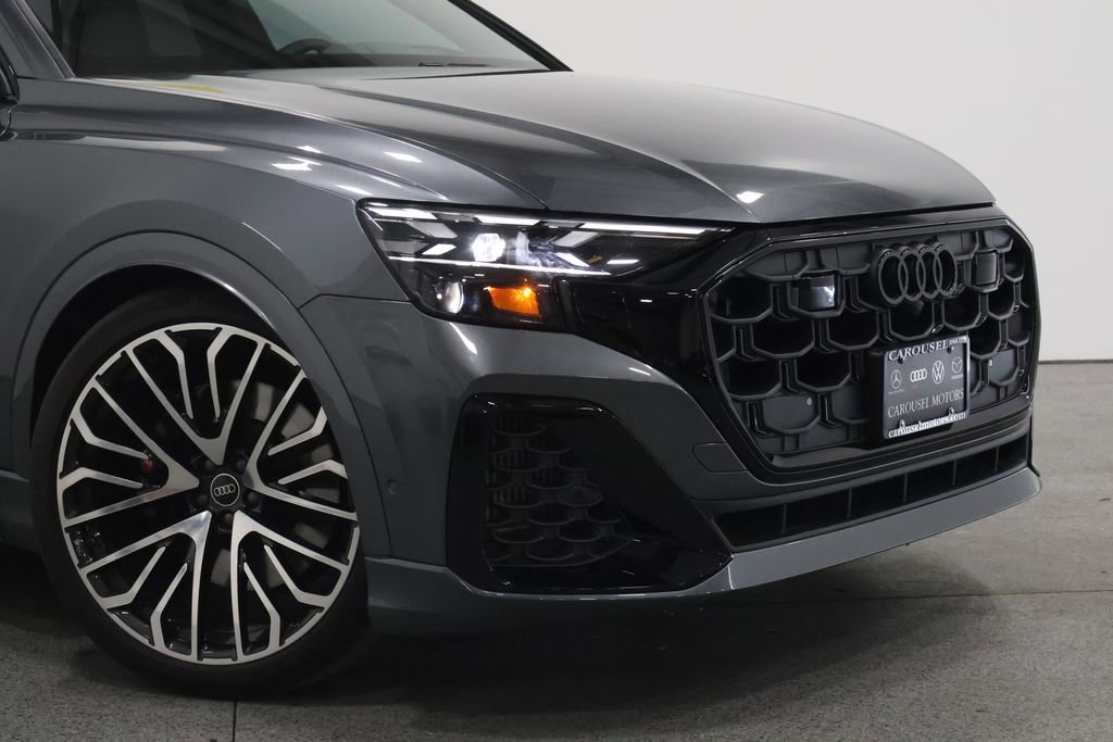 Used 2025 Audi SQ8 Prestige w/ Prestige Package image 3