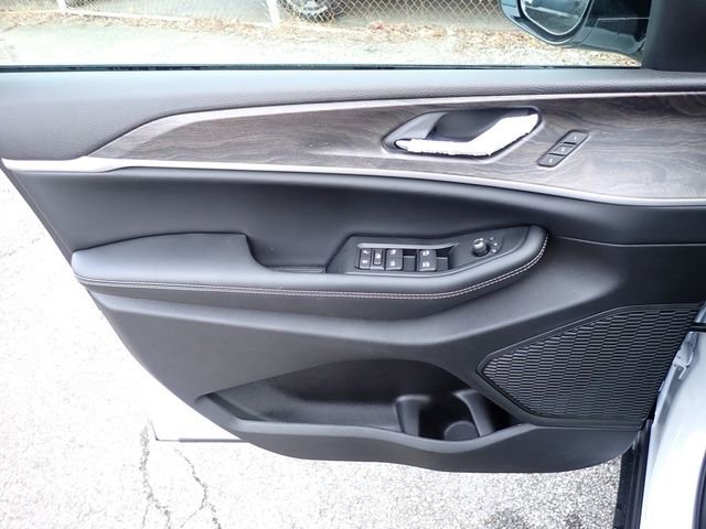 New 2025 Jeep Grand Cherokee Limited w/ Black Appearance Package image 15