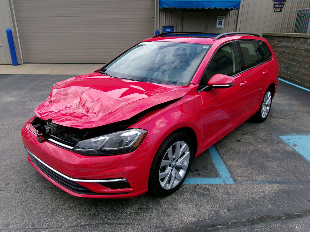 Used 2019 Volkswagen Golf S image 1