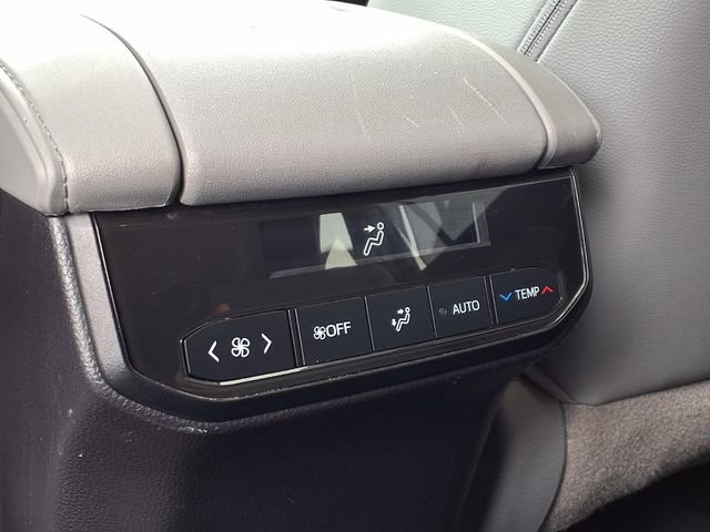 Used 2021 Toyota Highlander XLE FWD image 10