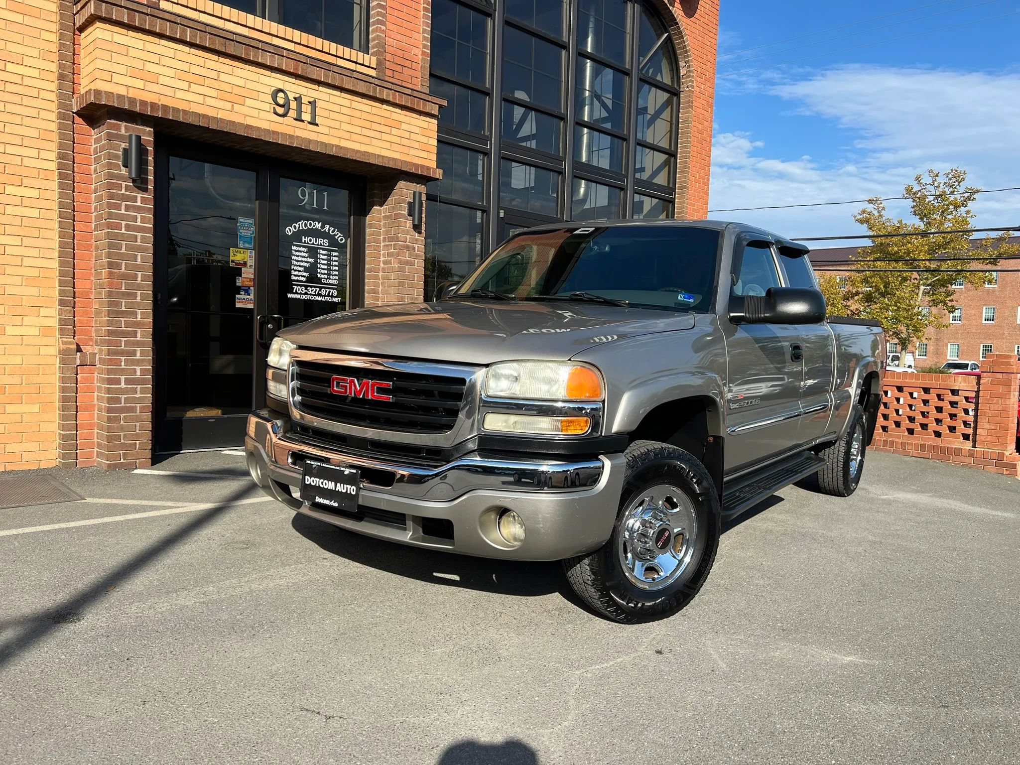 Used 2003 GMC Sierra 2500 SLE RWD image 2