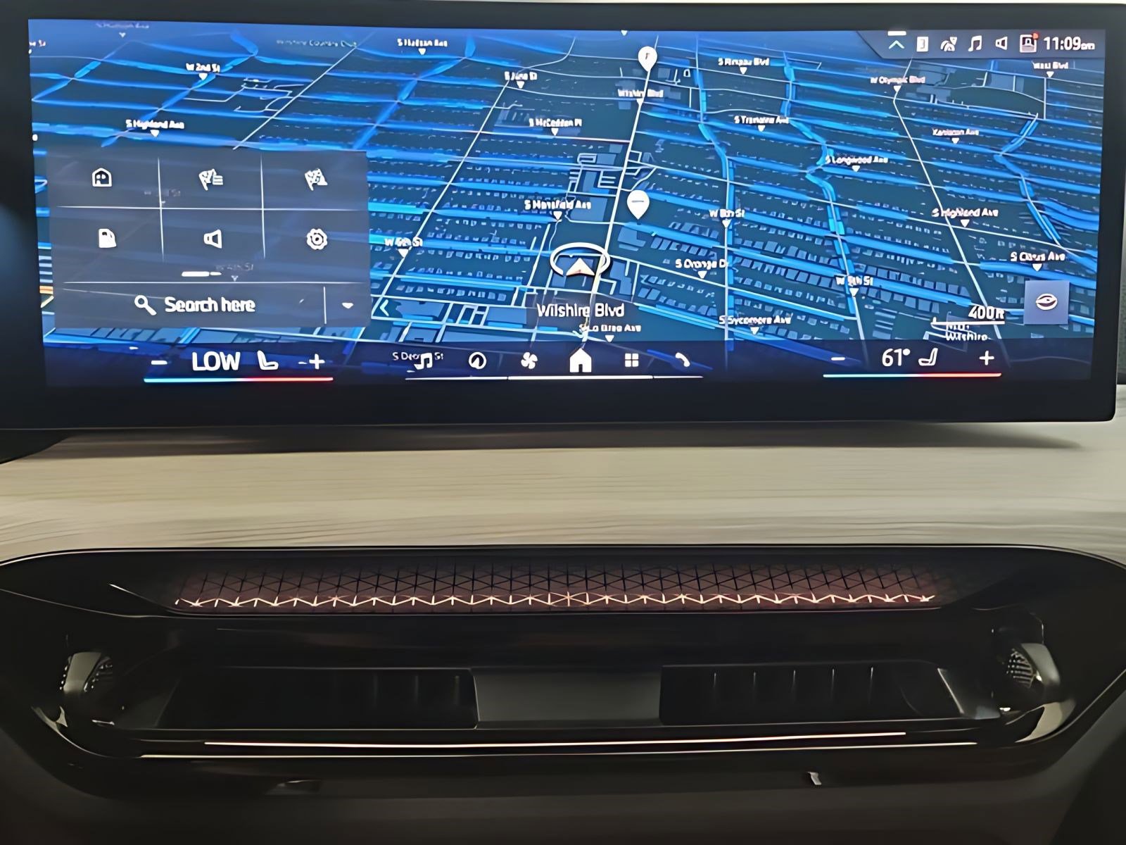 Used 2025 BMW 230i Coupe w/ Convenience Package image 14