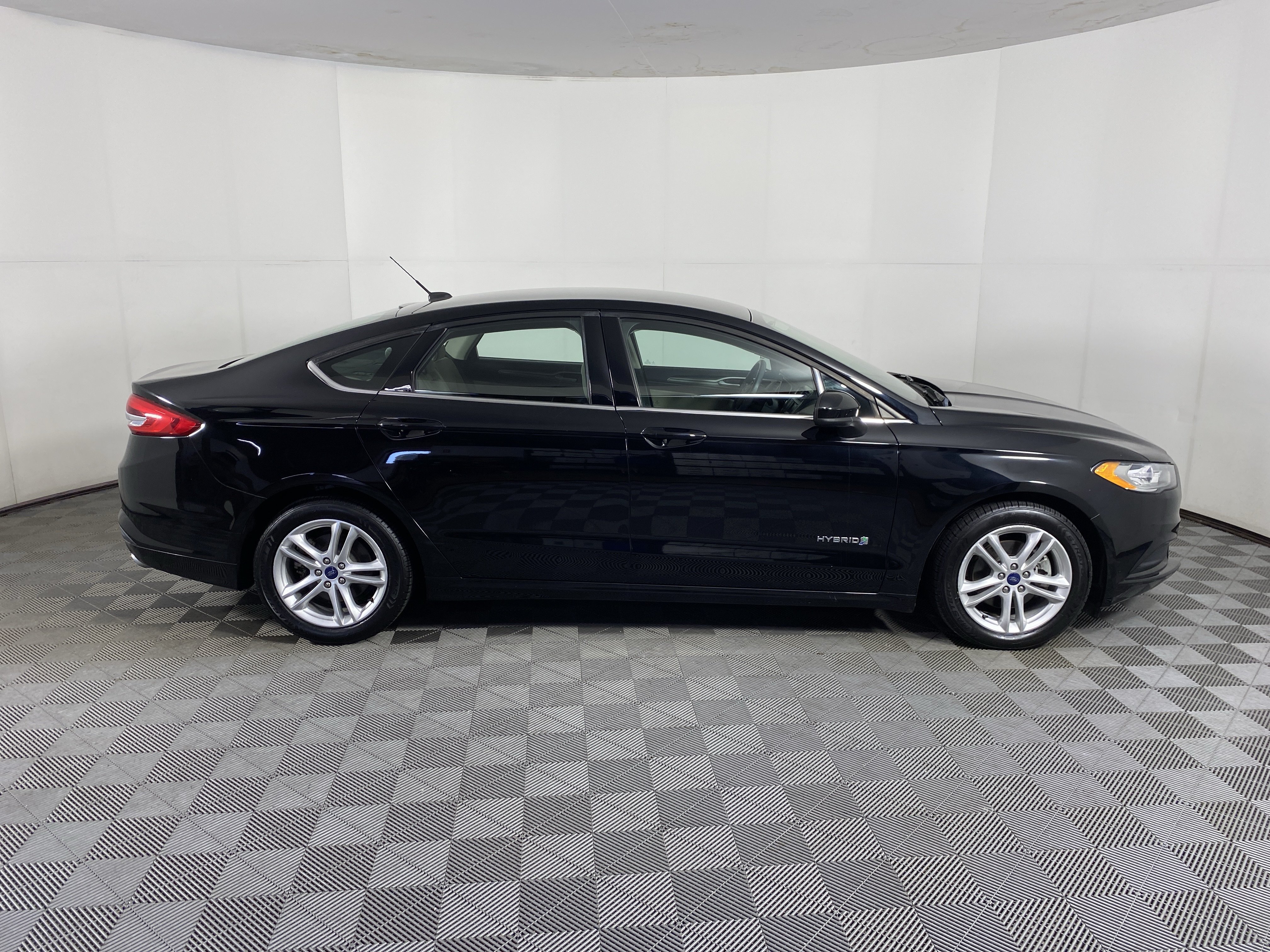 Used 2018 Ford Fusion S FWD image 5