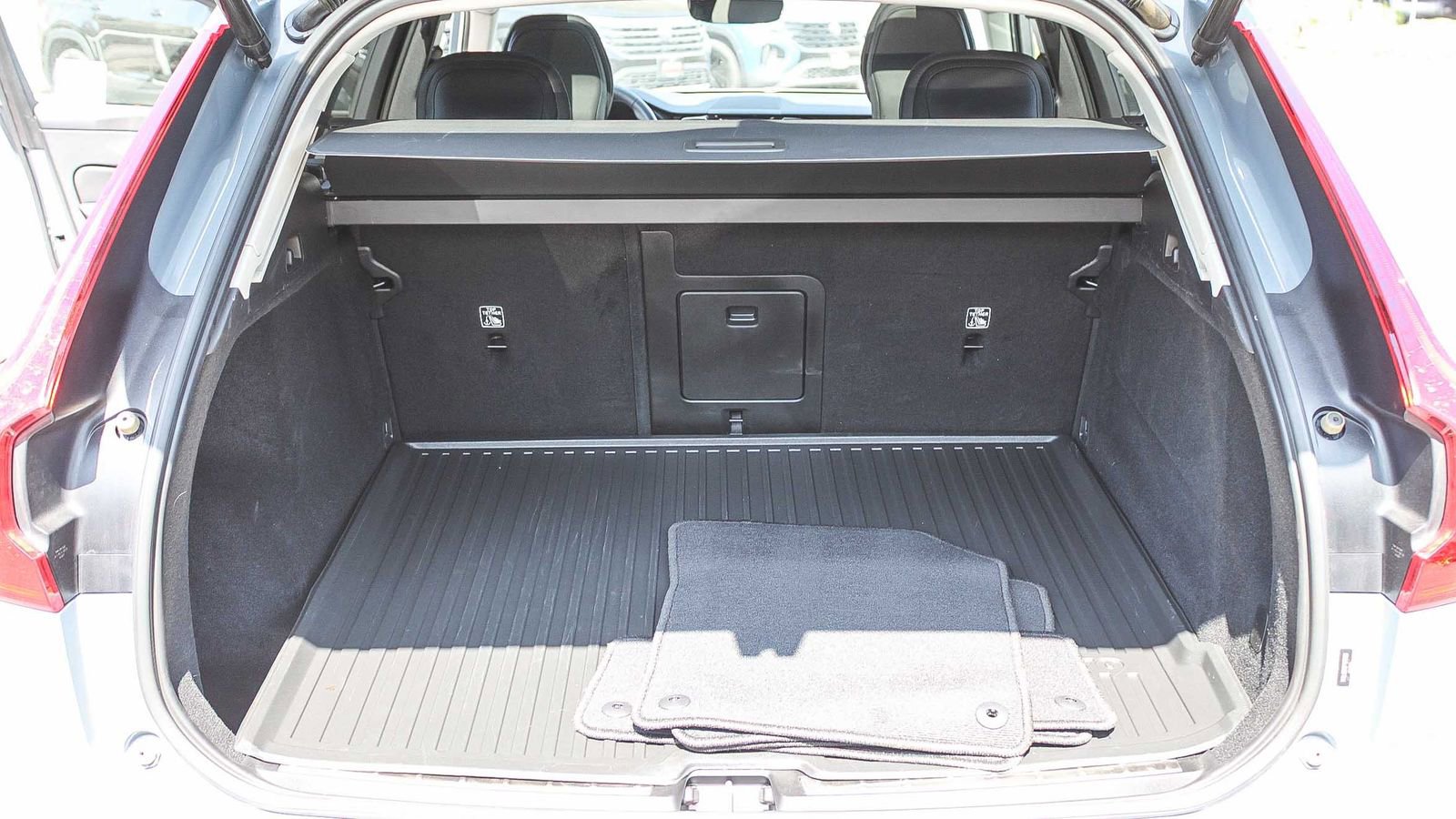 Used 2023 Volvo XC60 B5 Plus w/ Protection Package Premier image 27