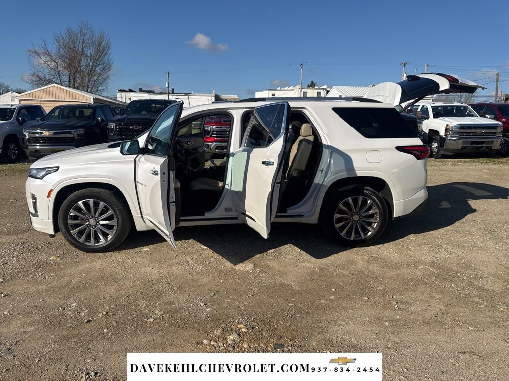 Used 2023 Chevrolet Traverse Premier AWD/4WD image 35