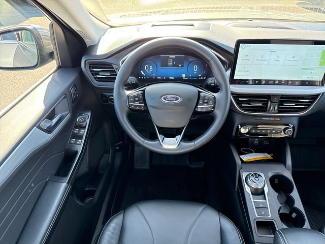 Used 2025 Ford Escape Platinum w/ Premium Technology Package AWD/4WD image 29