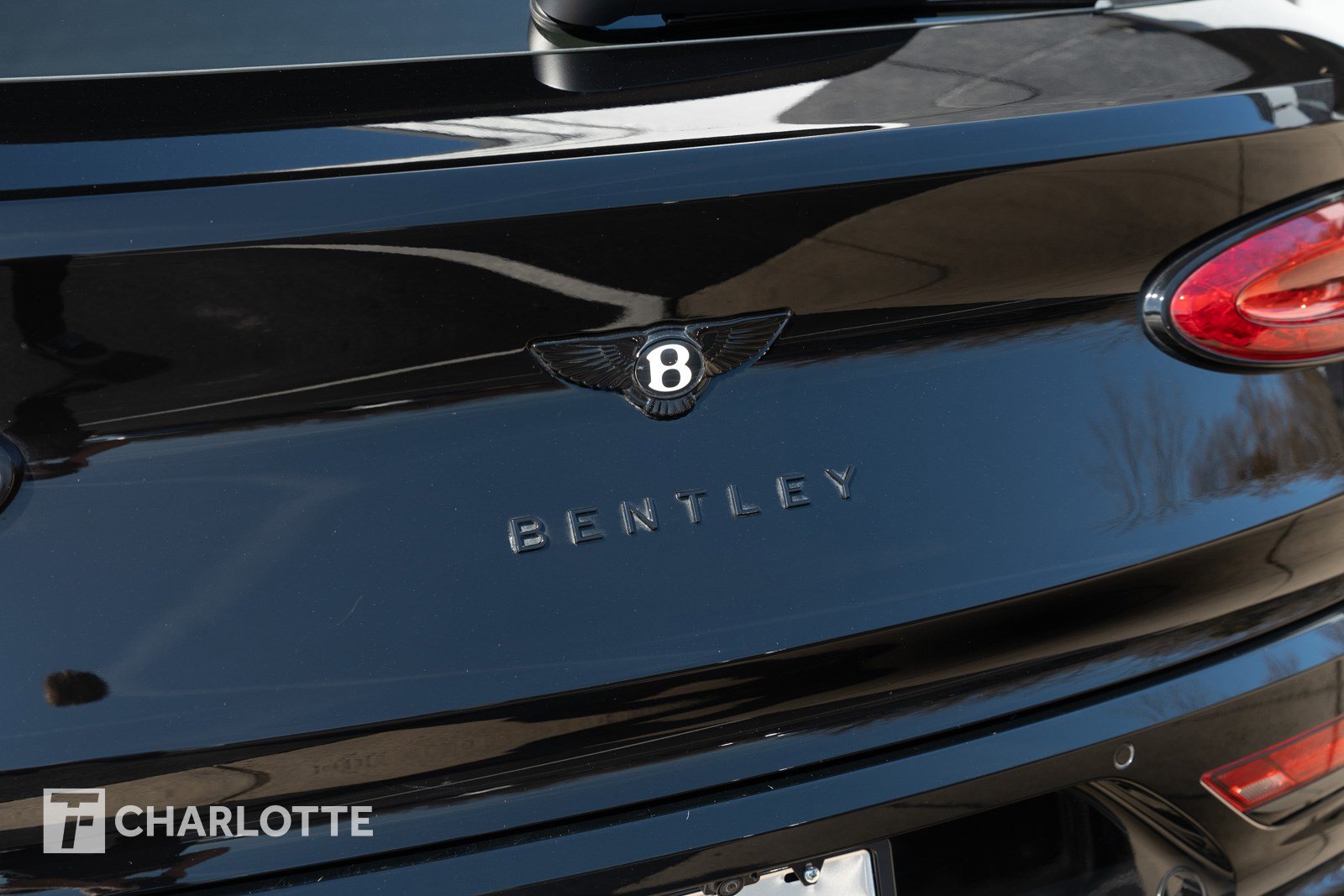 Used 2025 Bentley Bentayga image 16