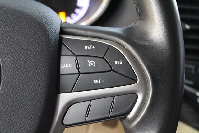 Used 2022 Jeep Grand Cherokee Laredo E AWD/4WD image 14