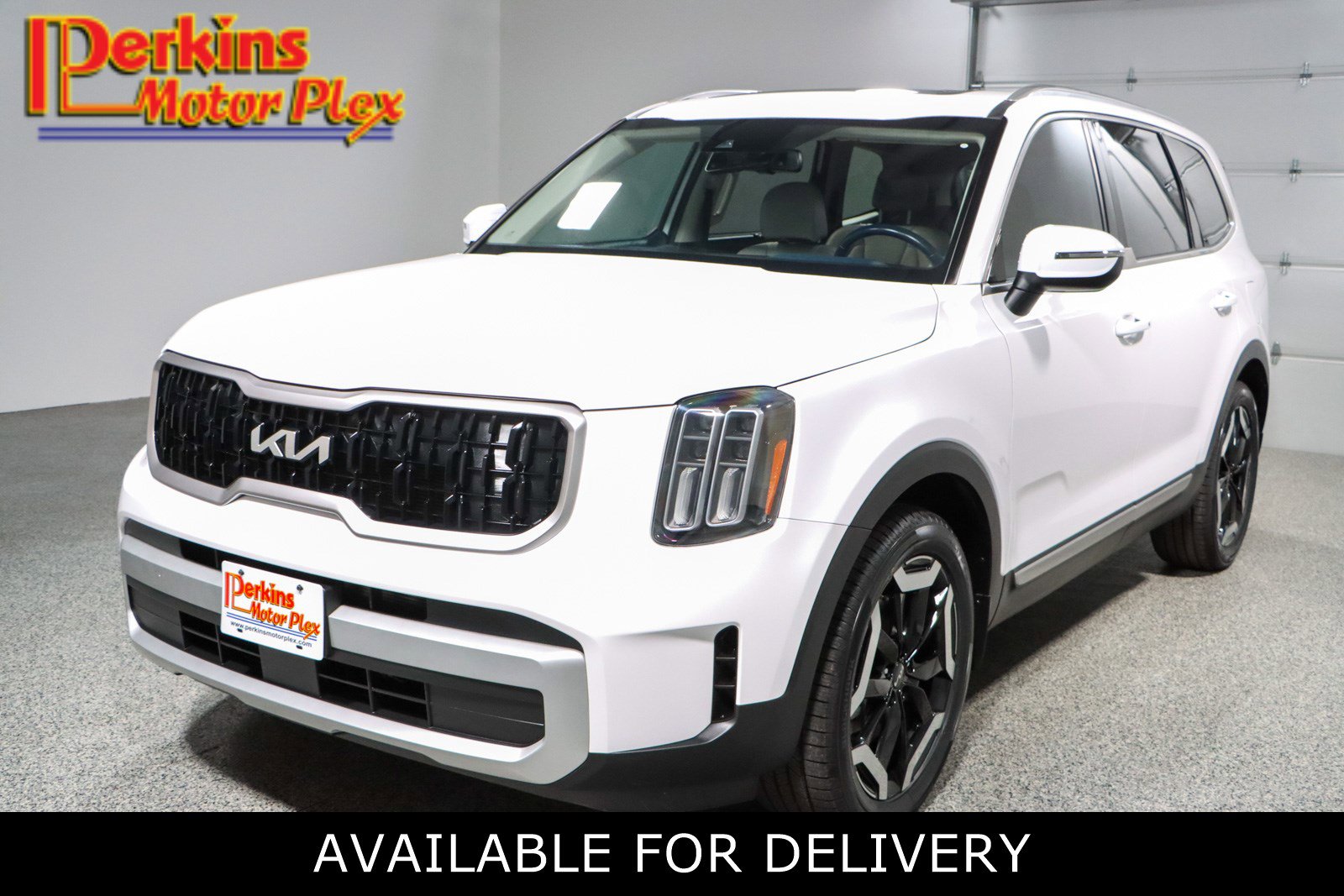Used 2024 Kia Telluride EX w/ EX Captain's Chair Package image 1