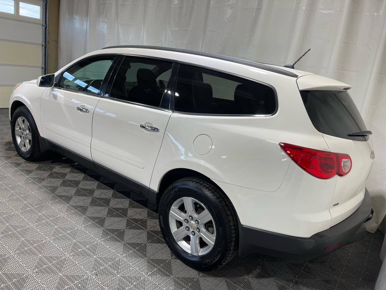 Used 2011 Chevrolet Traverse LT AWD/4WD image 4