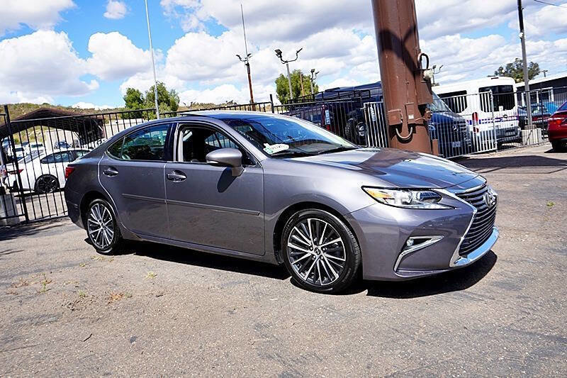 Used 2017 Lexus ES 350 w/ Luxury Package image 10