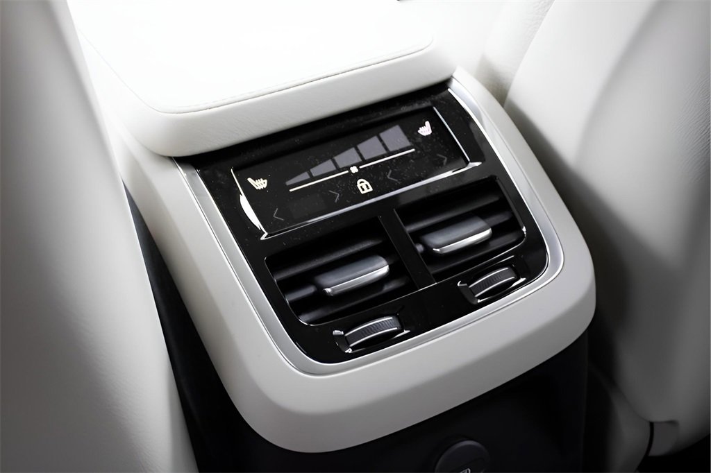 Certified 2025 Volvo XC90 T8 Plus w/ Protection Package Premier image 31