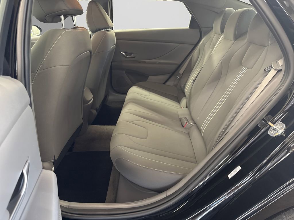 Used 2022 Hyundai Elantra SEL w/ Preferred Accessory Package image 10