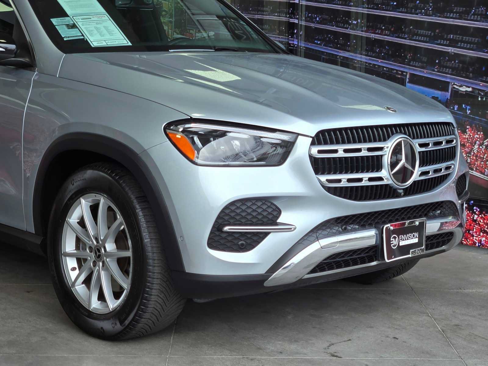 Used 2025 Mercedes-Benz GLE 350 4MATIC w/ Driver Assistance Package image 2