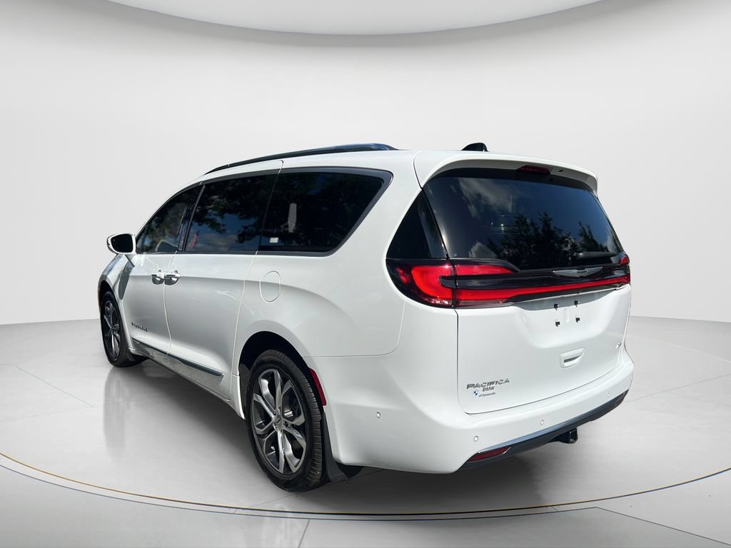 Used 2024 Chrysler Pacifica Pinnacle w/ Trailer Tow Group AWD/4WD image 7