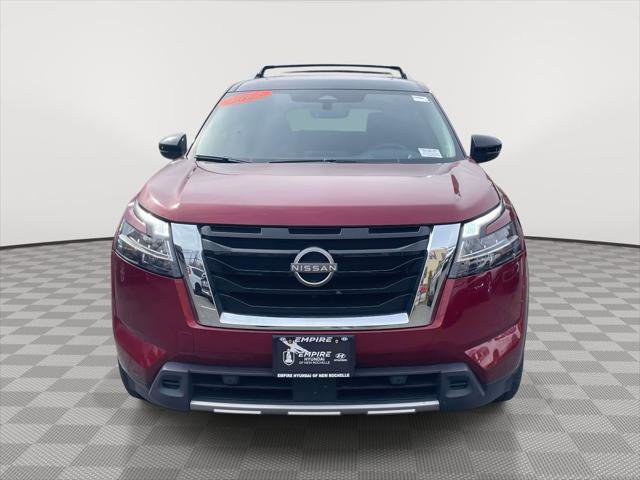Used 2023 Nissan Pathfinder Platinum image 2