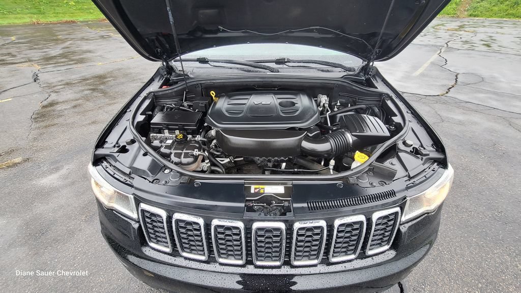 Used 2018 Jeep Grand Cherokee Laredo AWD/4WD image 17