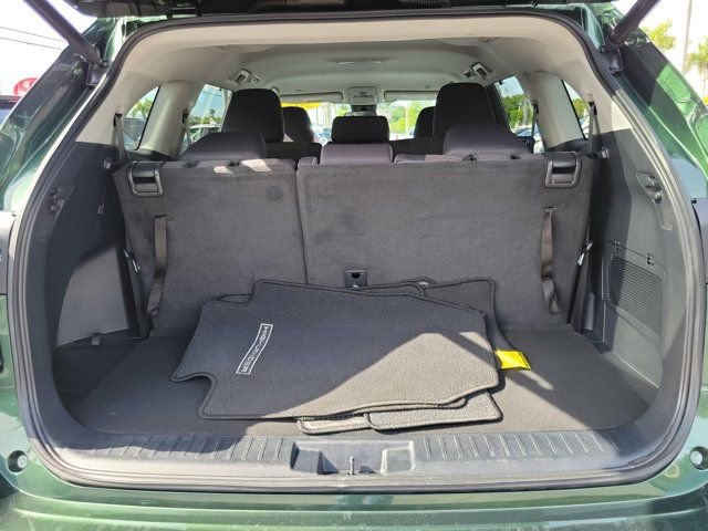 Used 2023 Toyota Highlander LE AWD/4WD image 6