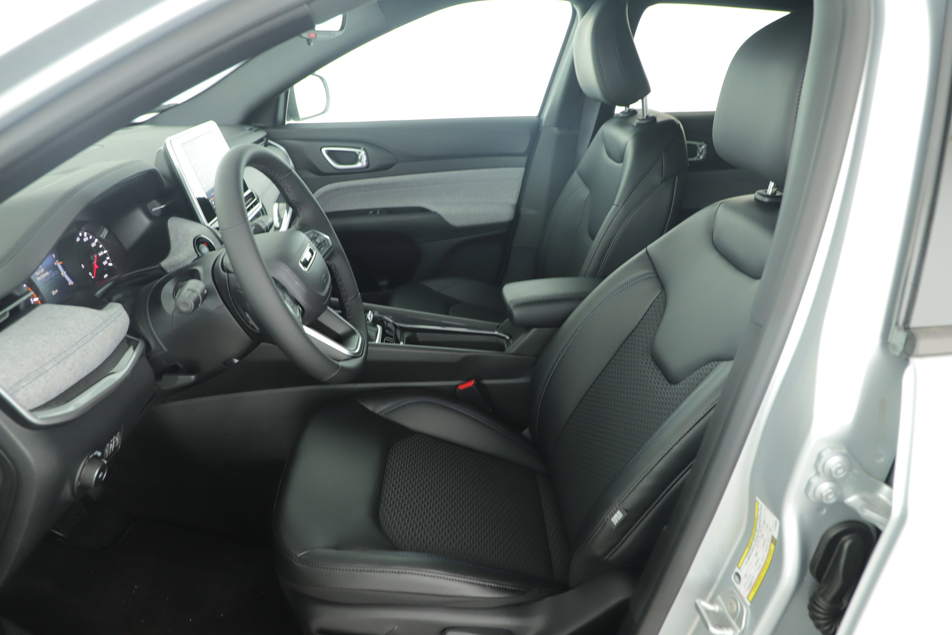 New 2026 Jeep Compass Latitude image 11