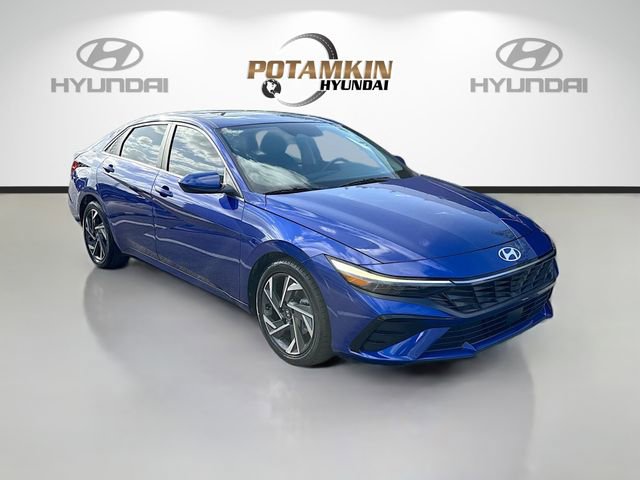 Used 2024 Hyundai Elantra SEL w/ Convenience Package FWD image 3