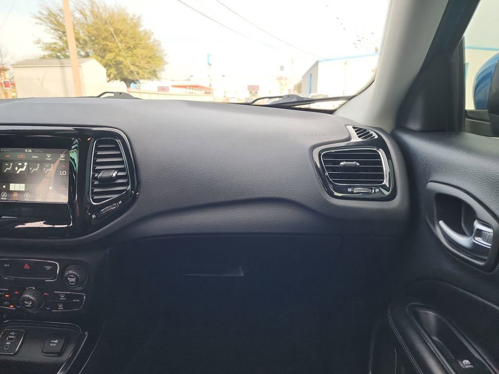 Used 2020 Jeep Compass Latitude image 34