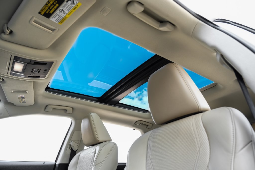 Used 2021 Lexus RX 450h AWD w/ Luxury Package image 4