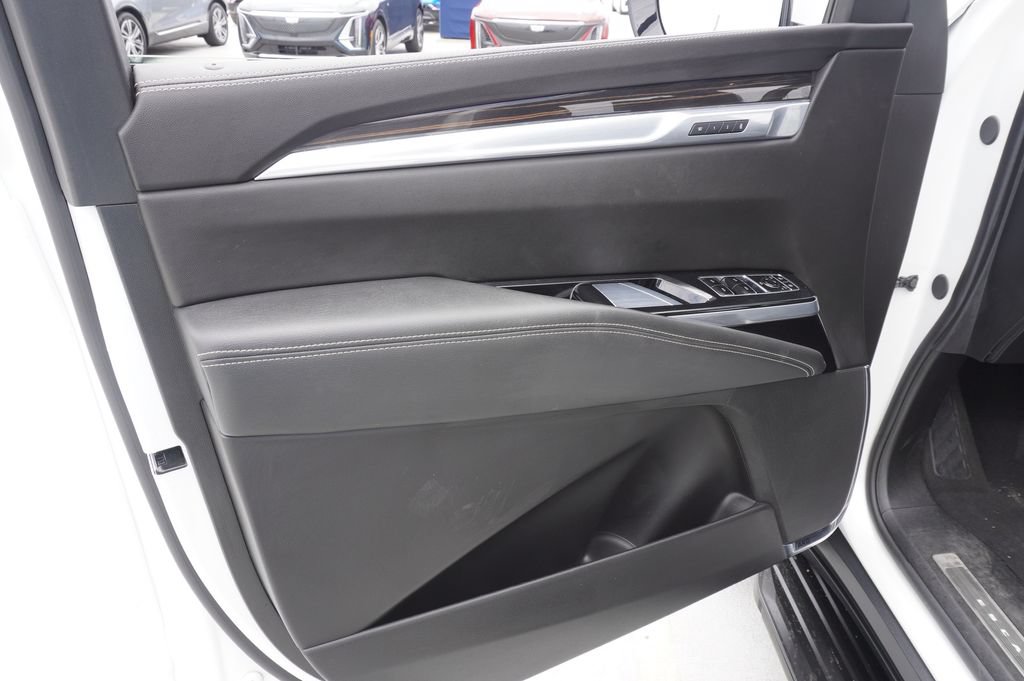 Certified 2025 Cadillac Escalade Premium Luxury AWD/4WD image 16