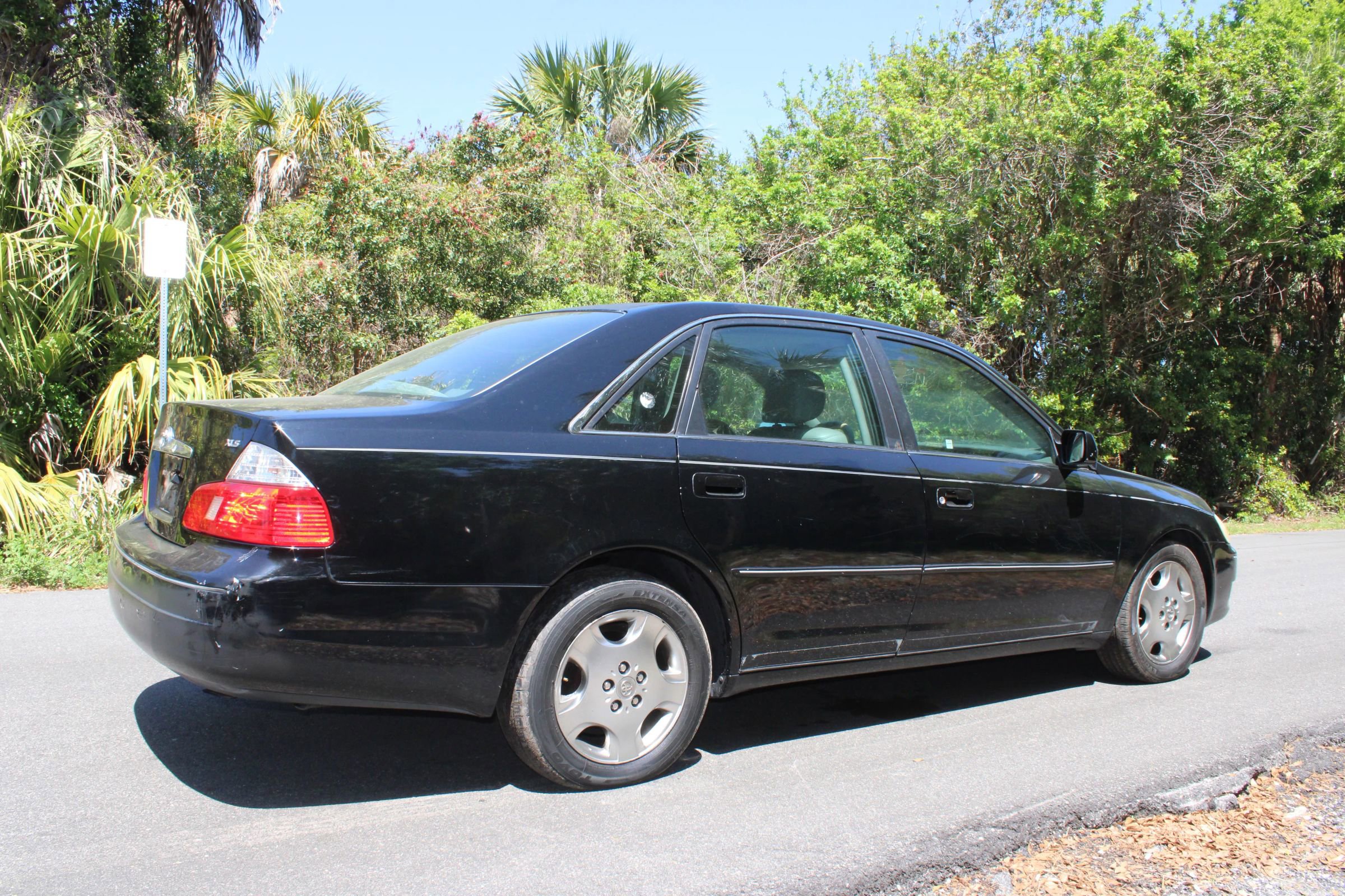 Used 2003 Toyota Avalon XLS image 10
