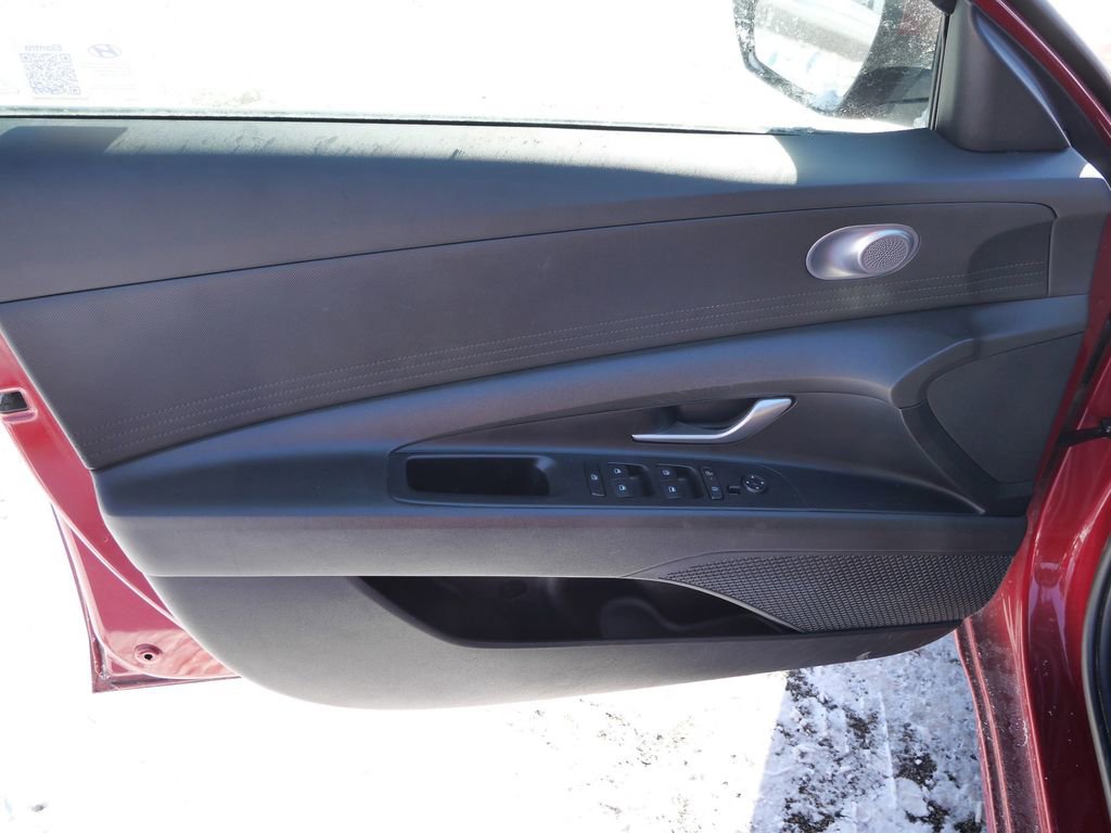 Used 2024 Hyundai Elantra SEL image 25