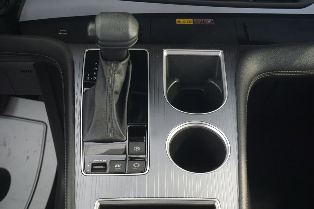 Used 2025 Toyota Sienna LE image 30