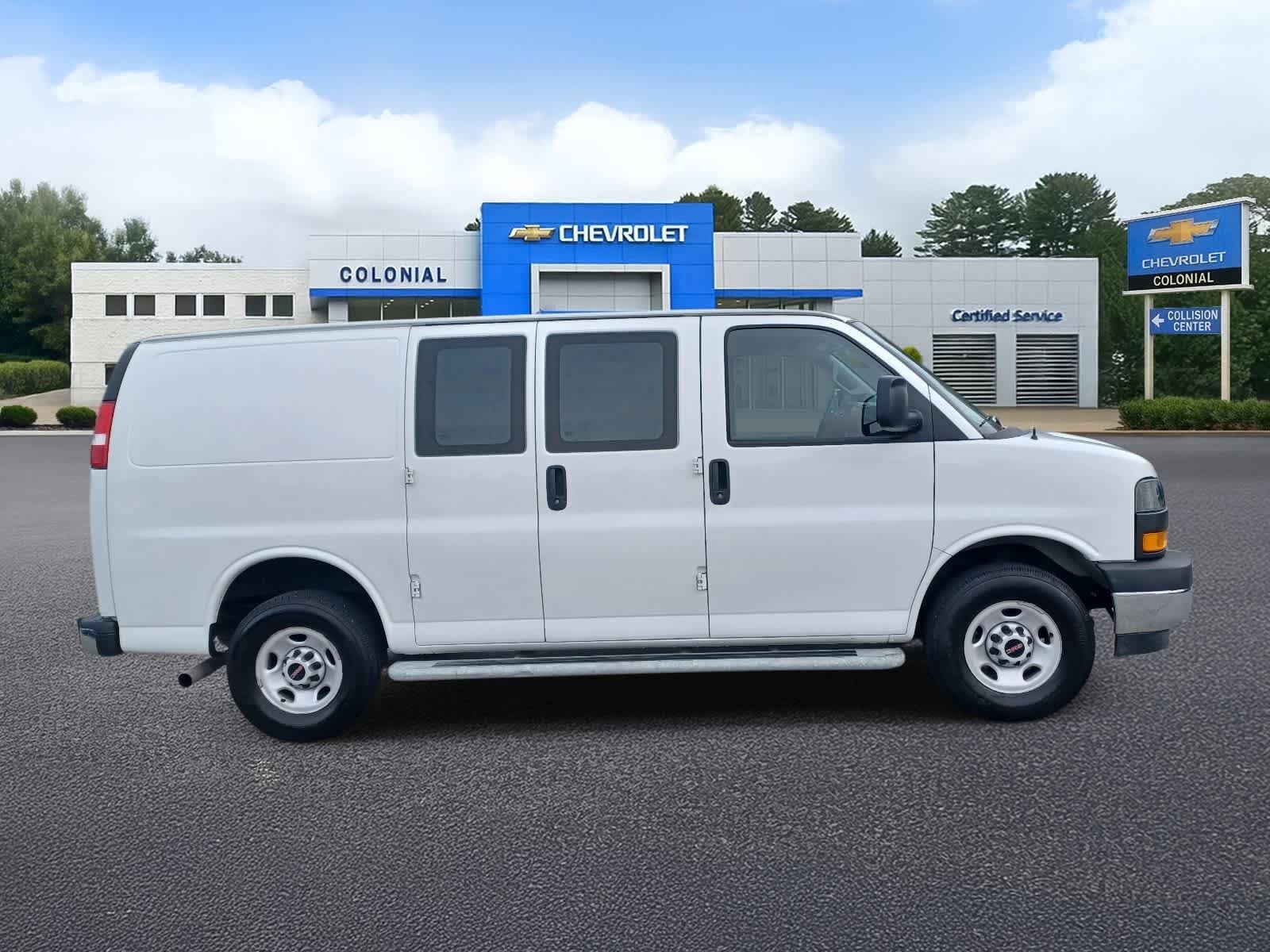 Used 2024 GMC Savana 2500 w/ Driver Convenience Package RWD image 3