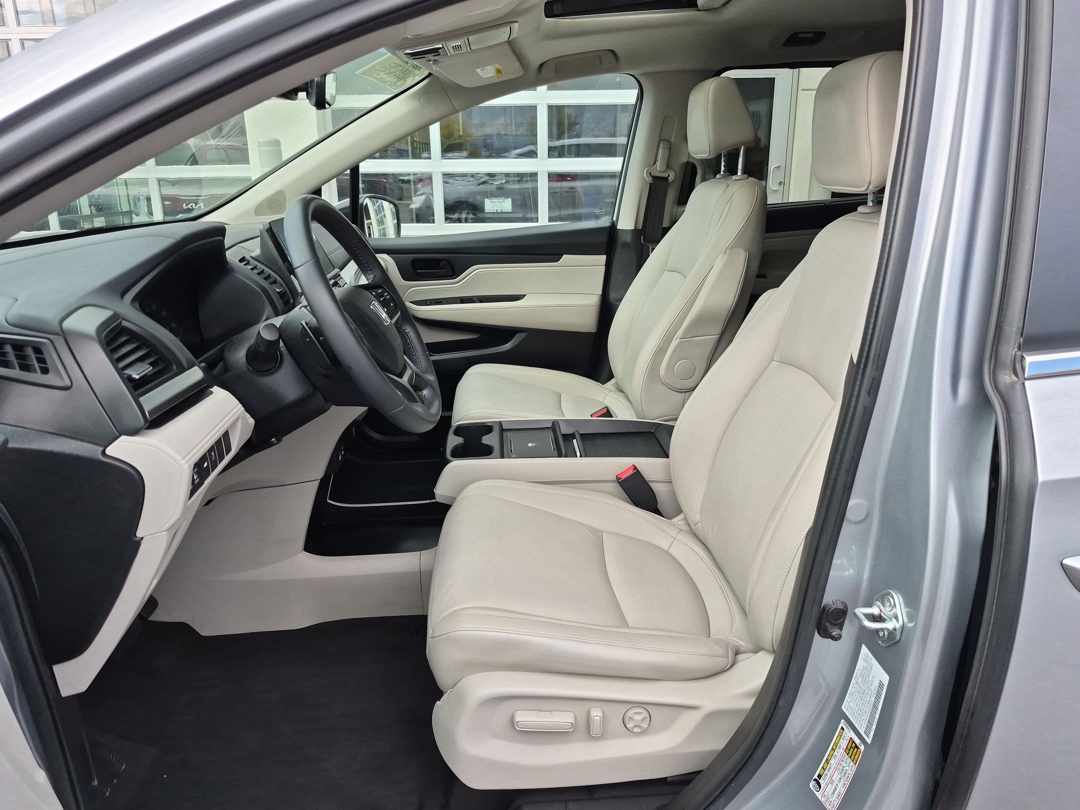 Used 2025 Honda Odyssey EX-L image 18