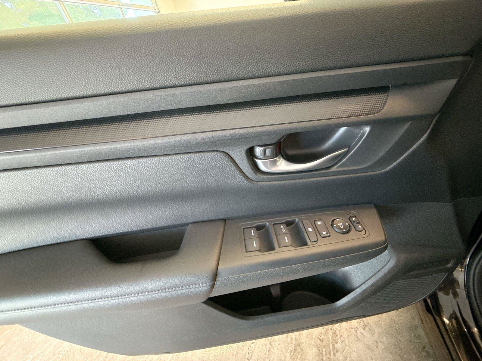 Used 2024 Honda CR-V LX image 15