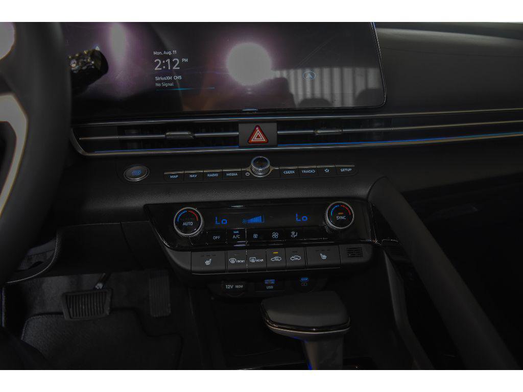 New 2025 Hyundai Elantra Limited image 70