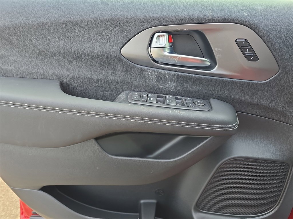 New 2026 Chrysler Pacifica Select w/ S Appearance Package image 12